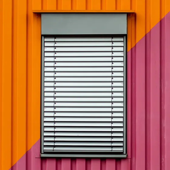 Siedziba firmy wyposażona w żaluzje zewnętrzną - Gdynia