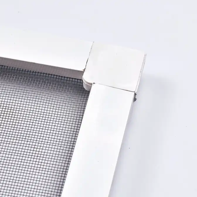 new-mosquito-net-closeup-isolated-white-background-SCALE-q60 Zbliżenie na ramę moskitiery z Redy